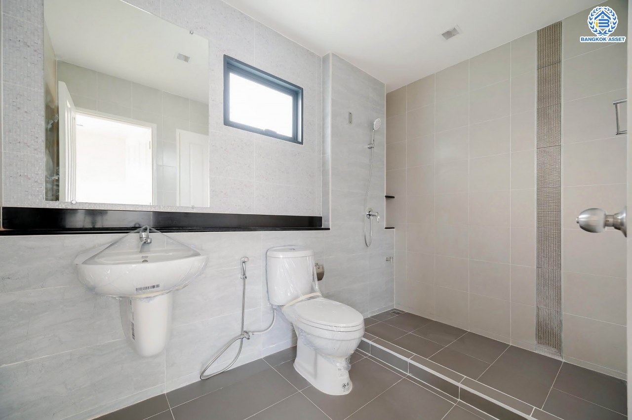 บ้านมือสองตกแต่งใหม่ โครงการ สราญสิริ ติวานนท์-แจ้งวัฒนะ1 เนื้อที่ 50.8 ตร.ว. ดีไซน์ตอบทุกไลฟ์สไตล์ ฟังก์ชัน 3 ห้องนอน 2 ห้องน้ำ จอดรถได้ 2 คัน Living กว้างขวาง บนทำเลติดถนนใหญ่ เชื่อมต่อทุกเส้นทาง ใกล้จุดขึ้นทางด่วน "ศรีสมาน"